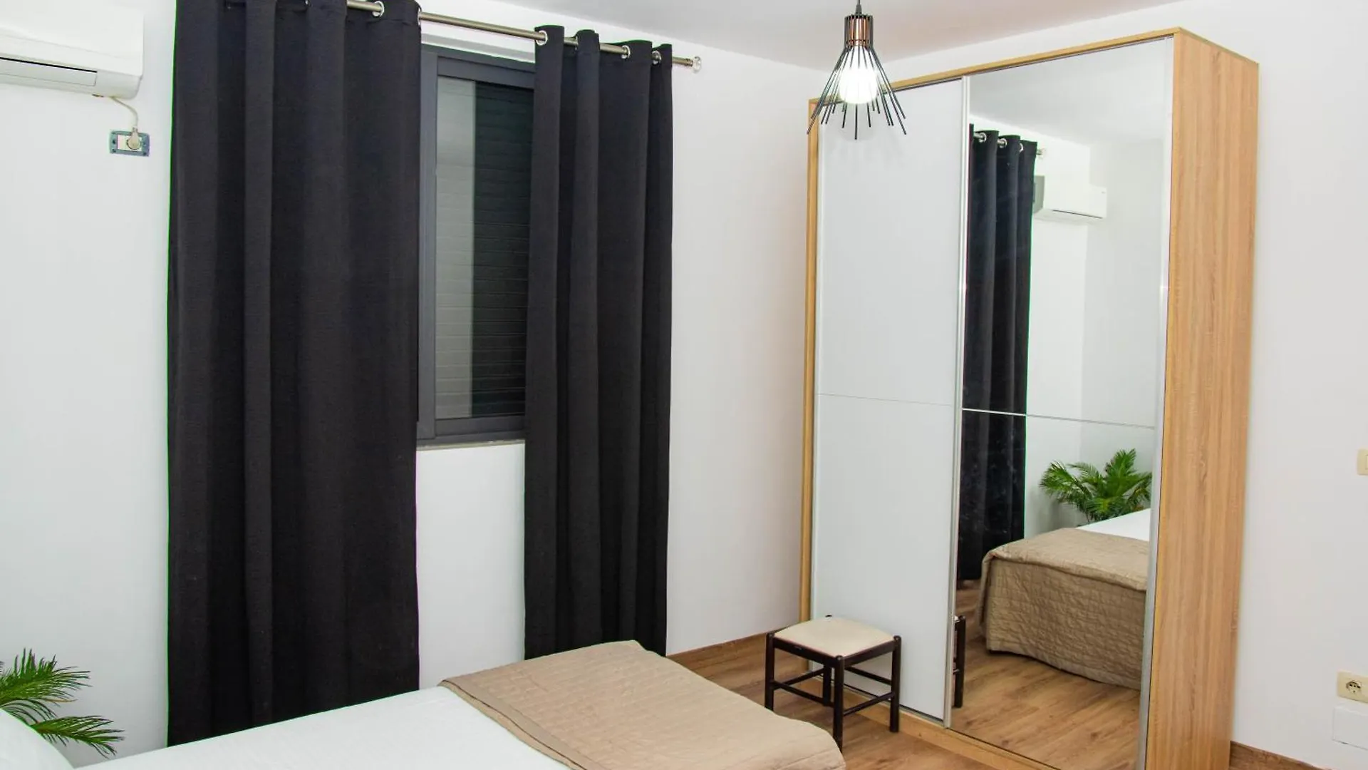 Lucas Central Relaxing House Tirana