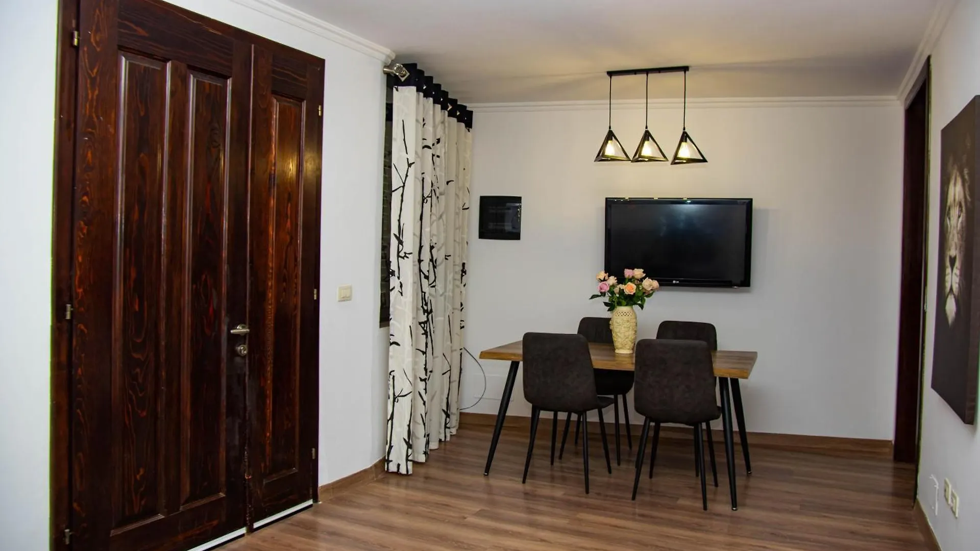 Lucas Central Relaxing House Tirana